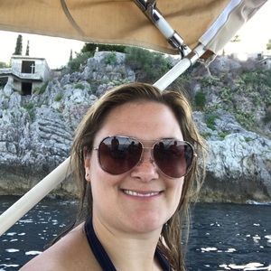 Meet your Posher, Hillary